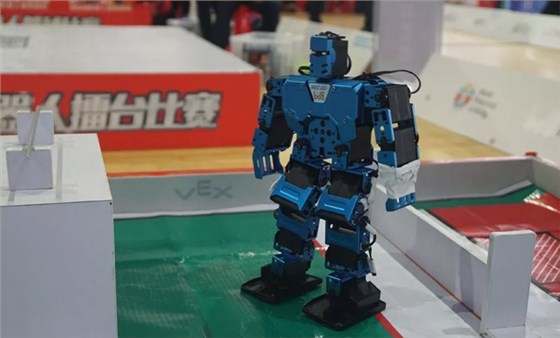 22-“永州新名片”走向世界！雅大有幸受邀参加首届机器人大赛！人形机器人3