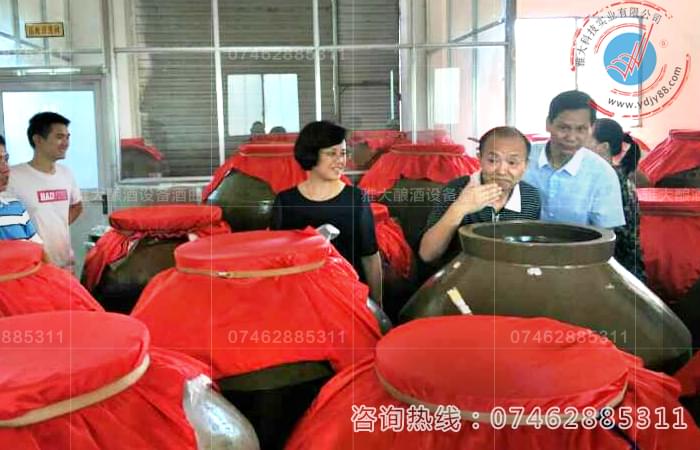 永州市旅游侨务局顾晓姣局长、刘璇副局长来到雅大科技公司酒厂考察参观
