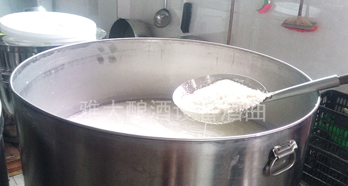 祁阳低度米烧传统技艺—糯米浸泡