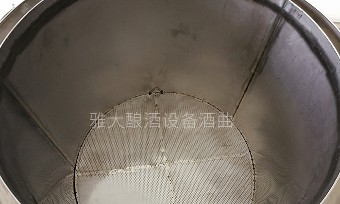 如何用电加热酿酒设备做广东米酒？大米半固态酿酒方法。-07-雅大酿酒设备细节料桶清洗